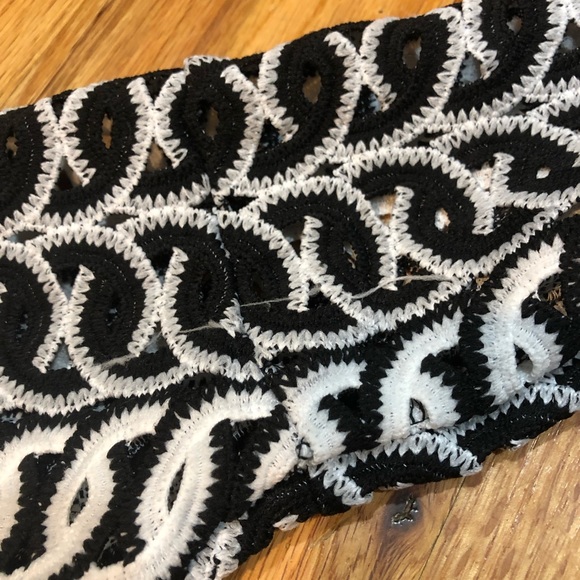 Blithe white and black crop top - Picture 6 of 15